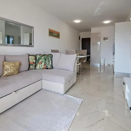 Amazing In With Kitchen * Medulin