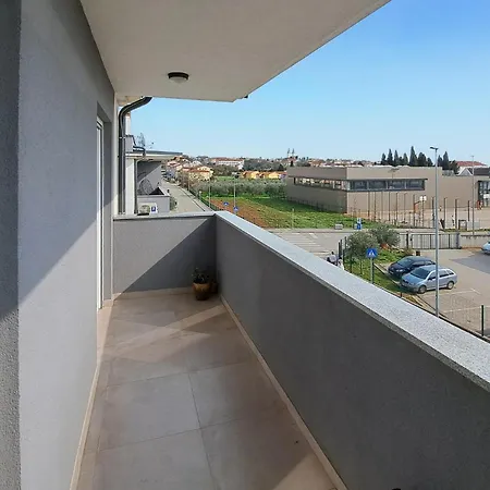 Amazing In With Kitchen Apartment *