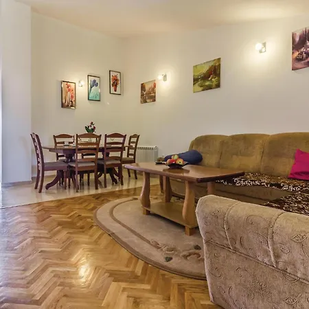 Апартаменты Amazing In With Kitchen